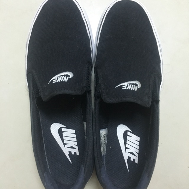 ส่งต่อ Nike toki slip on 24.5cm size38.5 ถูกมากไซส์นี้หายาก
