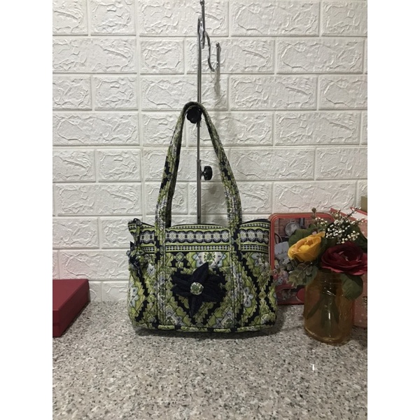 กระเป๋าสะพาย Vera Bradley