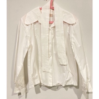 เสื้อเชิ้ตสีขาว พร้อมผ้าผูกโบว์
