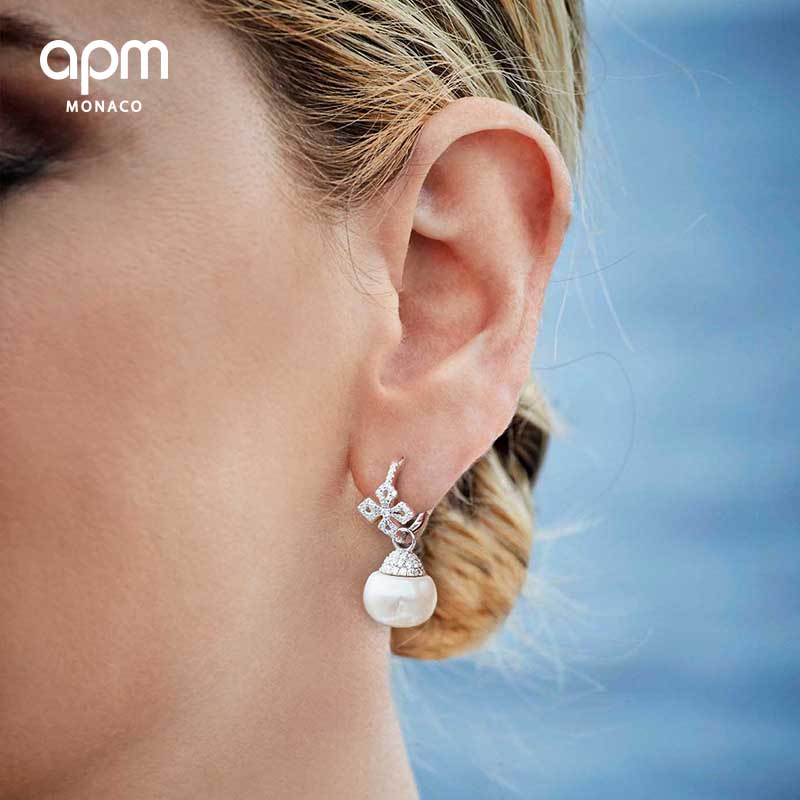 APM Monaco ต่างหูมุกข้ามเดียวต่างหูอารมณ์ย้อนยุคและสง่างามและต่างหูสไตล์