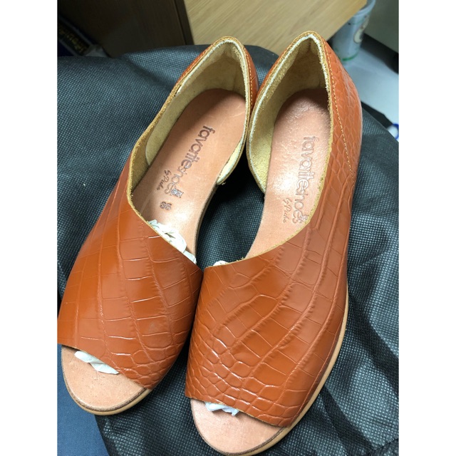 รองเท้าหนังแท้ แบรนด์ favorite shoes by picha 👠 ดูจากหน้าเพจได้  ไซส์ 35 (แนะนำเป็นคนไซส์ 36จะดีกว่า