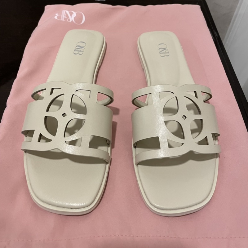 OandB Sandels รองเท้าแตะสีครีม ของแท้ 100% (New ซื้อมาผิดไซส์) Size 37
