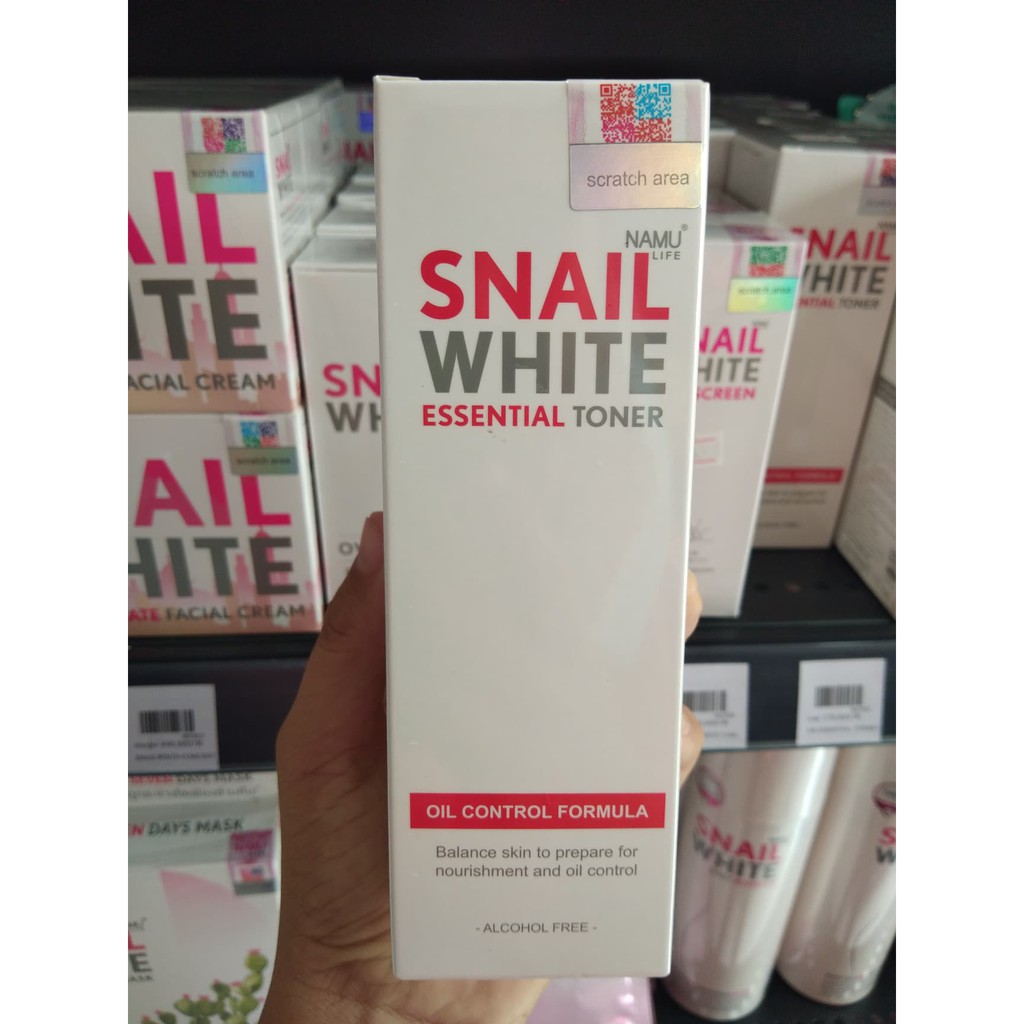 ผลิตภัณฑ์เช็ดทำความสะอาดผิวหน้า NAMU LIFE SNAIL WHITE essential toner oil control formula 150ml