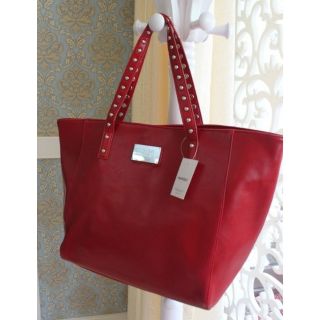 MANGO LEATHER RIVET TOTE WITH STRAP BAG
กระเป๋าสะพายใบใหญ่