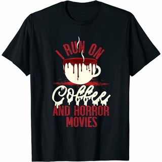 เสื้อยืดคอกลมเสื้อยืด พิมพ์ลายภาพยนตร์สยองขวัญ I run on coffee and horror สไตล์วินเทจ สําหรับผู้ชาย สีดําS-5XL