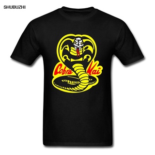 [S-5XL] Gildan เสื้อยืดลําลอง ผ้าฝ้ายแท้ 100% แขนสั้น คอกลม พิมพ์ลายงูไทย Venomous Snake Cobra Kai แฟชั่นสําหรับผู้ชาย