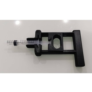 syringe holder (10 ml)  อุปกรณ์ยึดจับกระบอกและดึงแกนของไซริงค์ขนาด 10 ml ช่วยผ่อนแรงในการดูดของเหลวหรือหัตถการต่างๆ