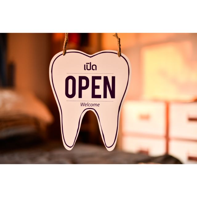 ป้ายหน้าร้าน Open รูปฟัน พื้นขาวอักษรม่วง เพิ่มข้อความได้ ถูกที่สุด ทนน้ำ แข็งแรง ขนาดใหญ่ ห้อยเชือก