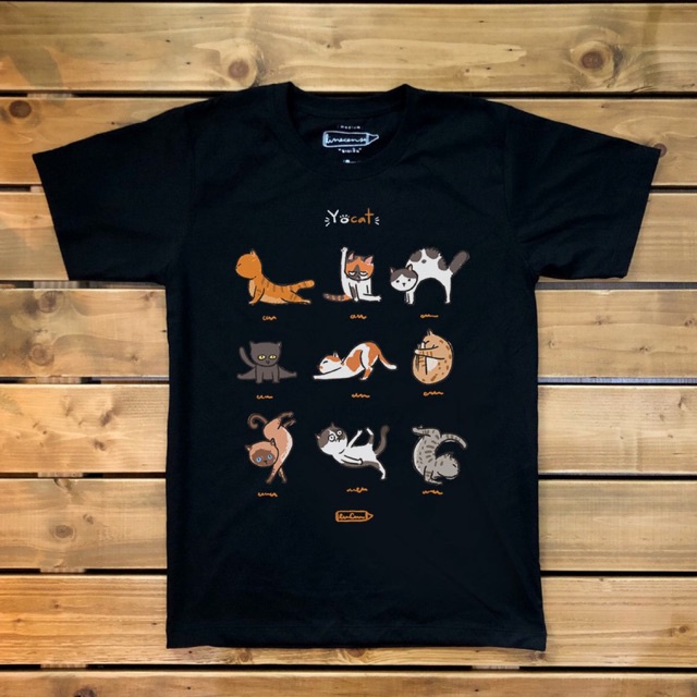 YoCat on Black T-shirt เสื้อยืดสีดำคุณภาพ premium cotton100 comp  เสื้อยืดพรีเมี่ยม ลายแมวโยคะ