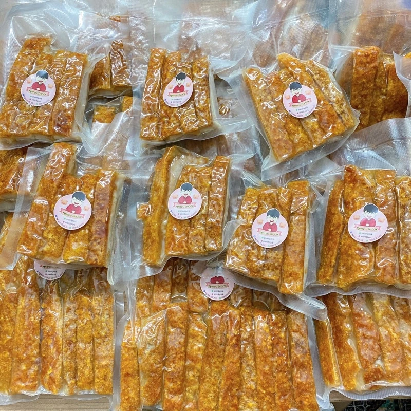 (ส่ง 18/08/69) (แบบไม่มีน้ำจิ้ม) หมูกรอบ อบ ไม่มีไขมันทำรานส์ เนื้อนุ่ม หนังกรอบ by หมูกรอบ SNOOK