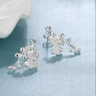 ต่างหูดอกพลัม • Plum Blossom Earrings