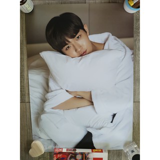 [แท้] โปสเตอร์ คิมแจฮวาน Kim Jaehwan จาก WANNA ONE Summer Pop Up Store Popup Store Poster ชุดคลุมอาบน้ำ บนเตียง