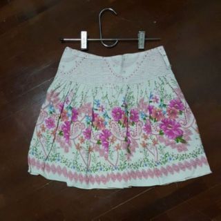 กระโปรงสั้นลายดอก
