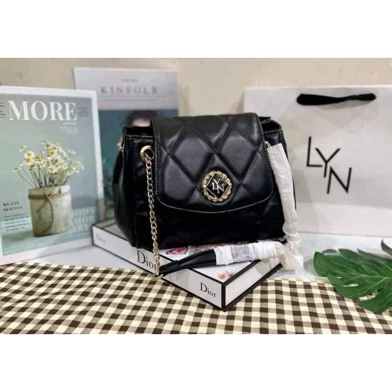 กระเป๋าสะพายข้าง สุดฮิต แสนเก๋ Lyn 9