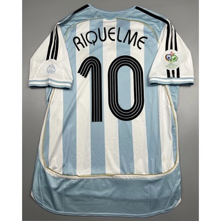 เสื้อบอล ย้อนยุค ทีมชาติ อาเจนติน่า 2006 เหย้า Retro Argentina Home พร้อมเบอร์ชื่อ 10 RIQUELME อาร์มบอลโลก เรโทร