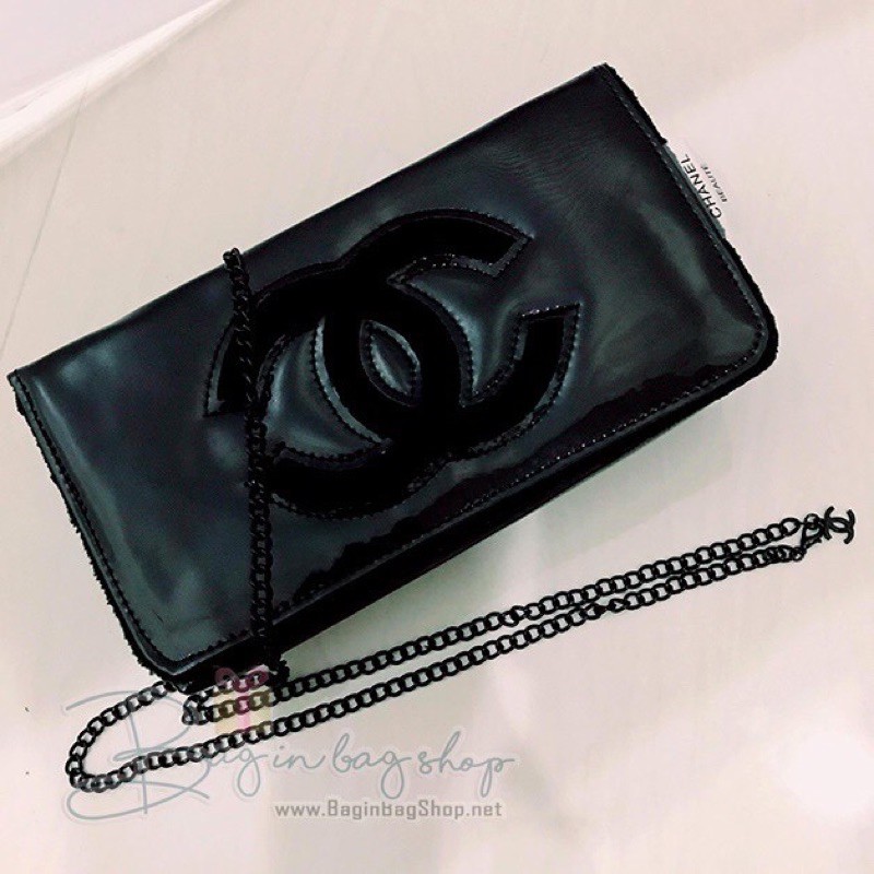 CHANEL Beaute VIP Gift Shoulder Bag  กระเป๋าสะพายหนังแก้ว โลโก้ขนสีดำ จาก เคาท์เตอร์ CHANEL Beaute