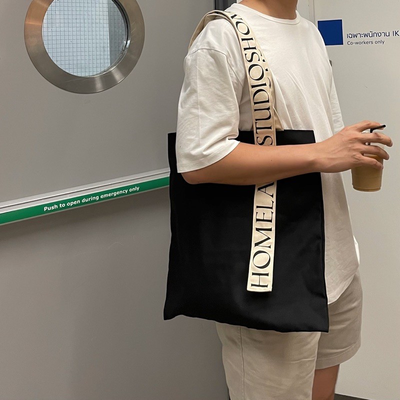 HOMELAND - กระเป๋าผ้า canvas รุ่นสกรีนสาย (tote bag) สีดำ