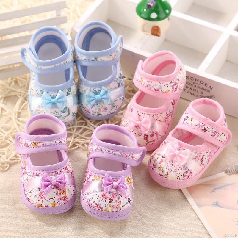 Cod พร้อมส่ง รองเท้าลําลอง ประดับโบว์ ลายดอกไม้น่ารัก สําหรับเด็กทารกแรกเกิด ผู้หญิง อายุ 3-12 เดือน
