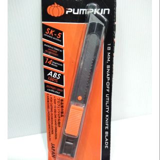 ใบมีดคัตเตอร์  PUMPKiN 18mm.(ด้ามสแตนเลส)