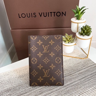 Lv สองพับใบใหญ่ มือสองของแท้💯ค่ะ (รบกวนทั่กแชทก่อนสั่งค่ะ)