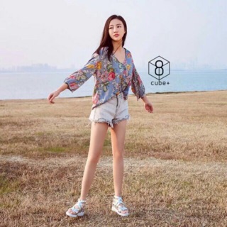 [Like New] เสื้อลายดอกสไตล์เกาหลี Violet Garden Blouses ♥️