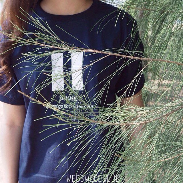 Pause.​ Tee brand wedgewoodblue