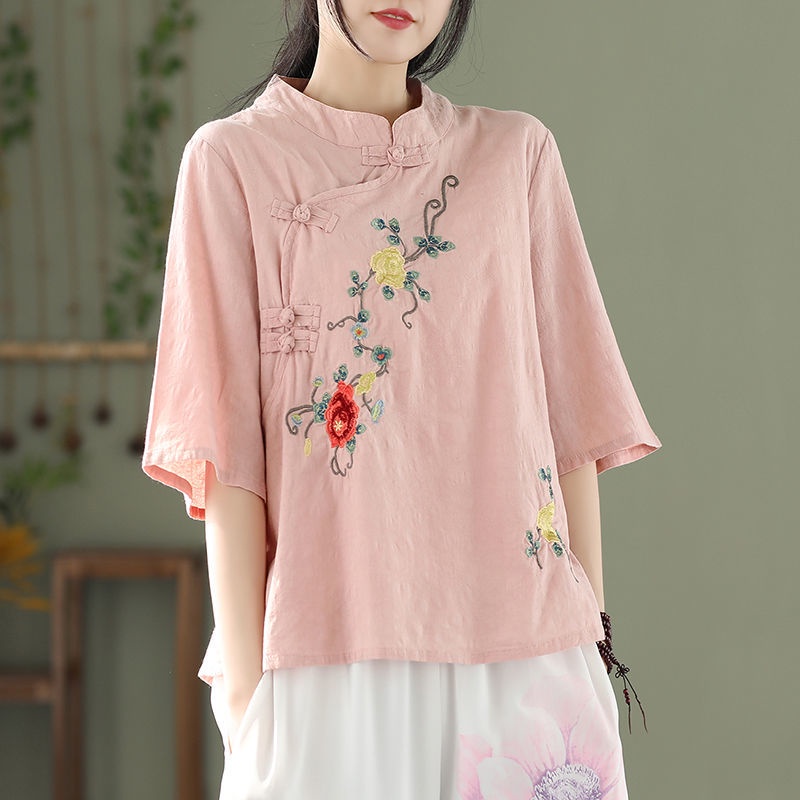 เสื้อเชิ้ตแขนกลาง ผ้าฝ้าย และผ้าลินิน ปักลาย ขนาดใหญ่ สีพื้น แฟชั่นฤดูร้อน สไตล์เรโทร สําหรับผู้หญิง