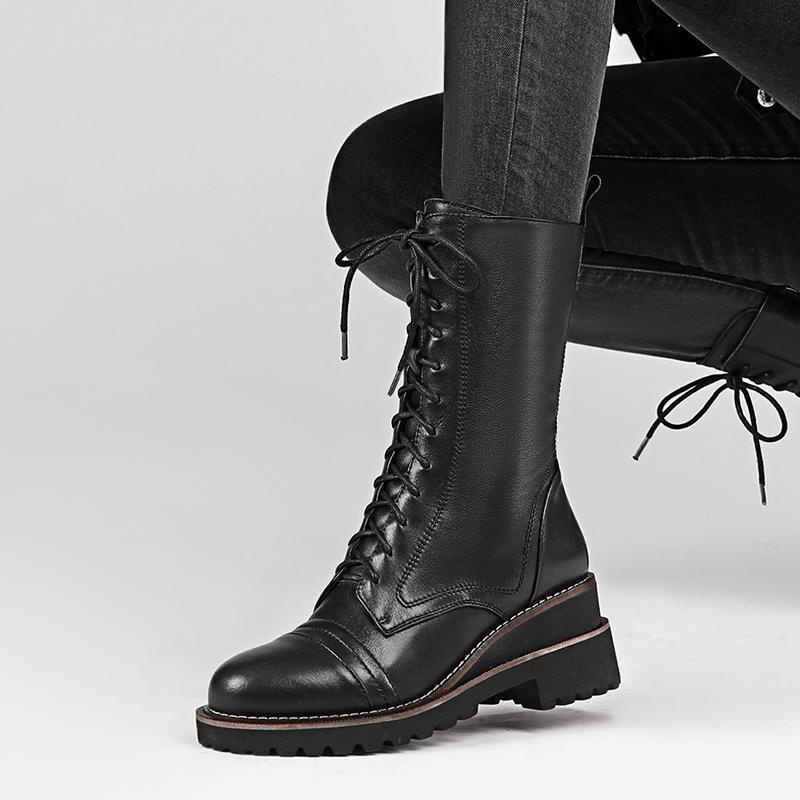 ส้นรองเท้ามาร์ตินหญิงสไตล์อังกฤษ 2020 ใหม่รองเท้าบู๊ทกลางหนังสีดำเข้มกับด้านล่างหนาและรองเท้าบูทมอเตอร์ไซค์กำมะหยี่