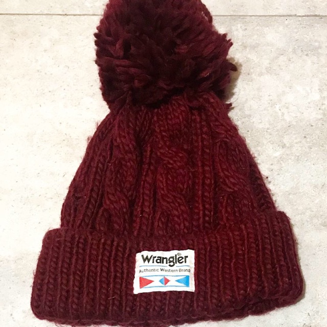หมวกไหมพรมปอมสีแดงเข้ม Wrangler ญี่ปุ่น สภาพ90% หนา นุ่ม freesize