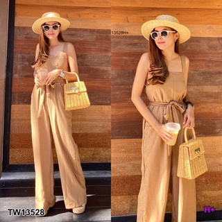 Jumpsuit จั๊มสูททรงสวยมากกก จะใส่แบบปล่อยๆก็เก๋ หรือจะผูกเชือกที่เอวก็หวาน สายเดี่ยวปรับได้มีกระดุมปรับระดับให้สามเม็ดเล