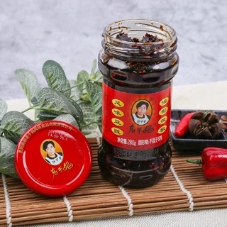 D28 น้ำพริกเผา เหล่ากันมา รสถั่วเต้าซี่( 老干妈 豆豉味 ）280g สามารถเปิดทานได้ทันที น้ำพริก พริกเผา พริก ถั่วเต้าซี่ ถั่ว