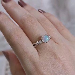 ALICE​ OPAL RING แหวนโอปอล น้ำสวย พลอยเหลือบแสง เกรดพรีเมียม ประดับมุกด้านข้าง​ ตัวเรือนเงินแท้ 925