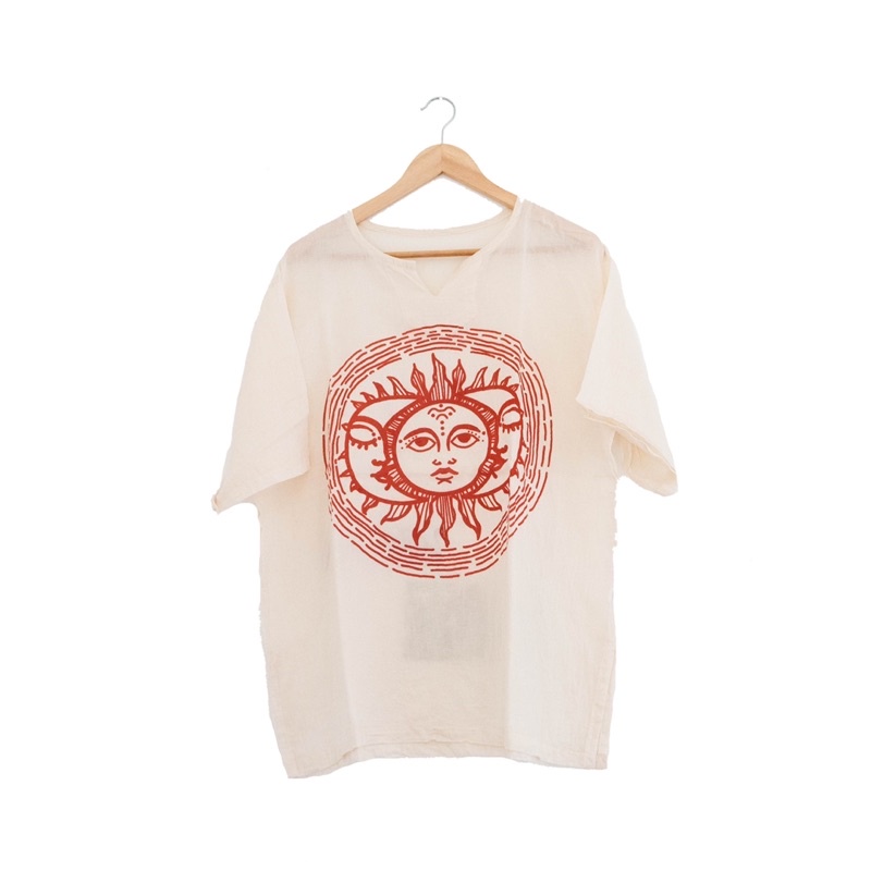 [ตัดเย็บ 3-4 วัน] เสื้ออกพระอาทิตย์สามดวง | Triple Sun Tee เสื้อโอม ผ้าคอตตอน แฮนด์เมด