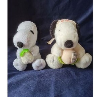 ตุ๊กตาสนุปปี้ Snoopy ถือผลไม้ สภาพดี น่ารัก