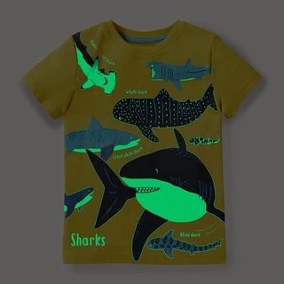 Noctilucent ใหม่ เสื้อยืดคอกลม แขนสั้น ลายไดโนเสาร์ เรืองแสง แฟชั่นฤดูร้อน สําหรับเด็กผู้ชาย qqz@jumping