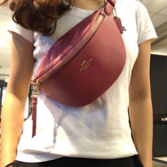 กระเป๋า คาดอก คาดเอว 🌸COACH F48738 BELT BAG LIGHT  สี Pink Ruby