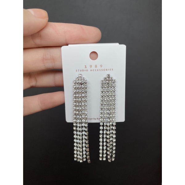 Long drop earrings (never been used)