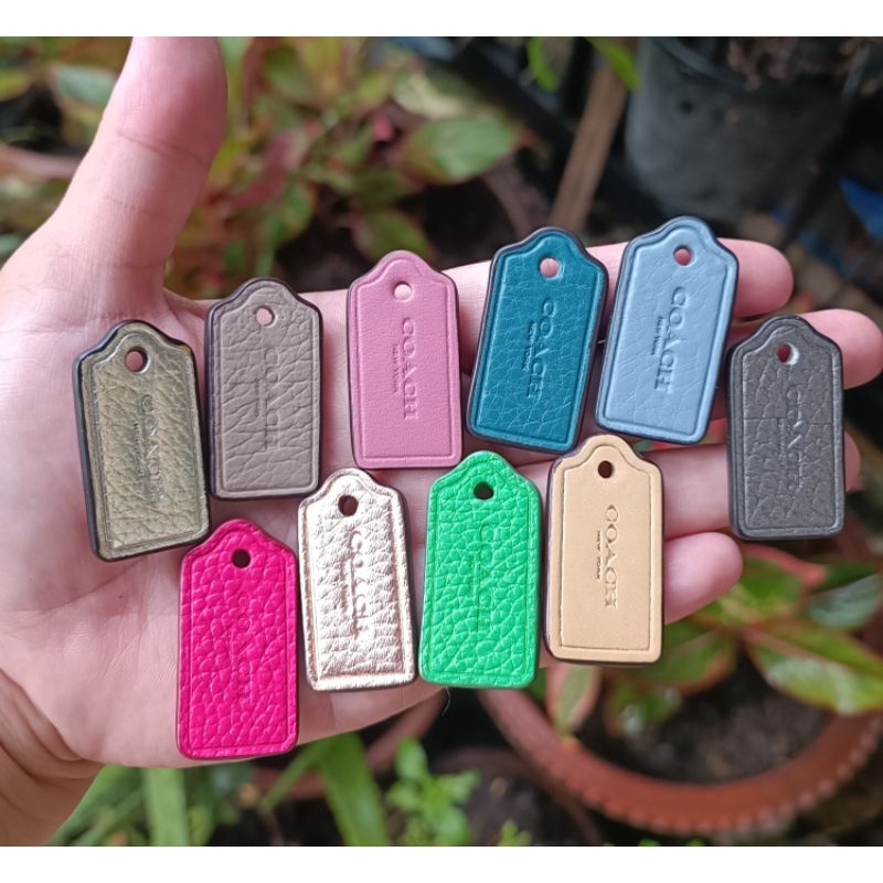 🇺🇲🇺🇲 Size S รุ่นใหม่ Tag ป้ายแท๊คห้อยกระเป๋า Coach ขนาดกว้าง 0.5 นิ้ว สูง 1 นิ้ว Coach Vintage Hangt