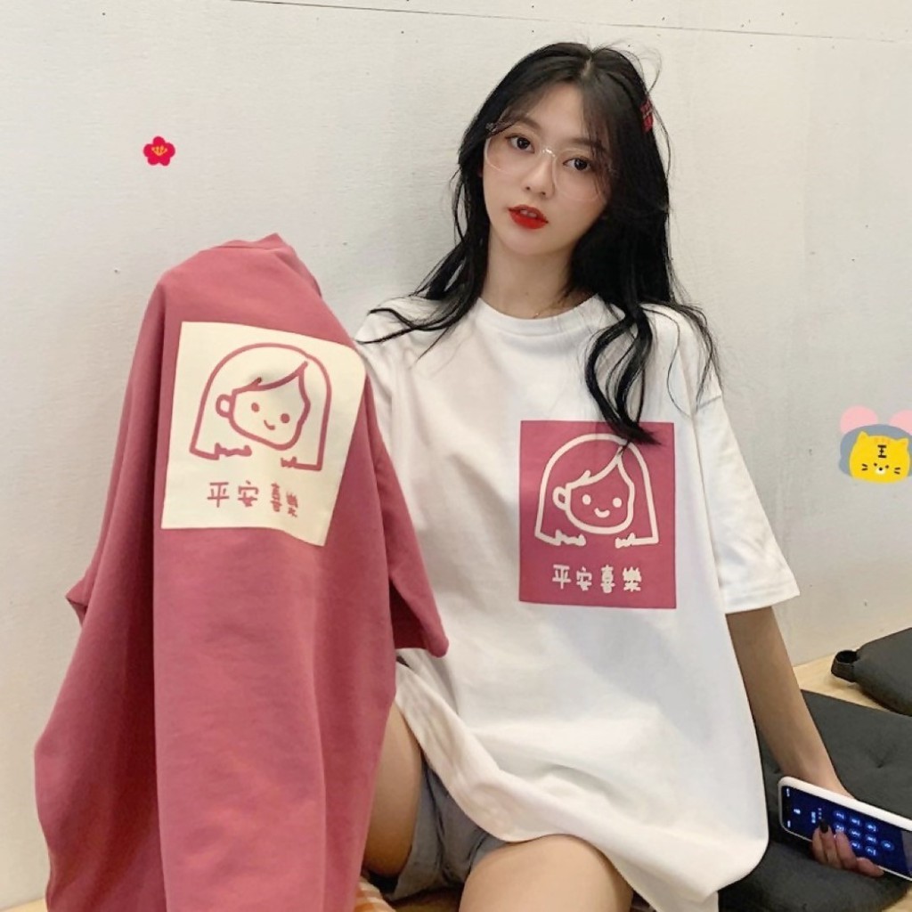 ราคาถูกที่สุด เสื้อยืดคอกลมแขนสั้น สกรีนลายเด็กผู้หญิงที่อก ทรงโอเวอร์ไซส์ 2 สี