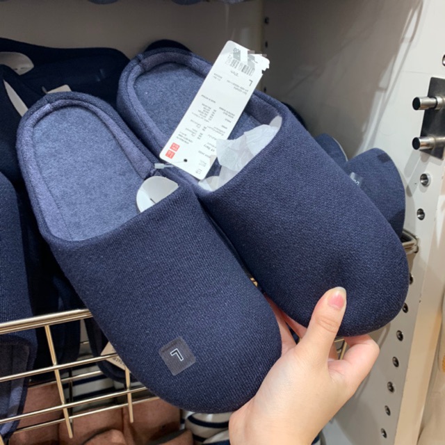 uniqlo 100% slipper หนานุ่มสบายเท้า มีขนาด M L ของแท้💯💯จากช็อป