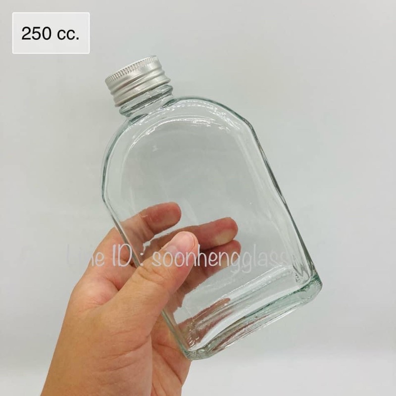 ขวดแก้วแบน ตัดเหลี่ยมโค้ง 250 cc พร้อมฝา