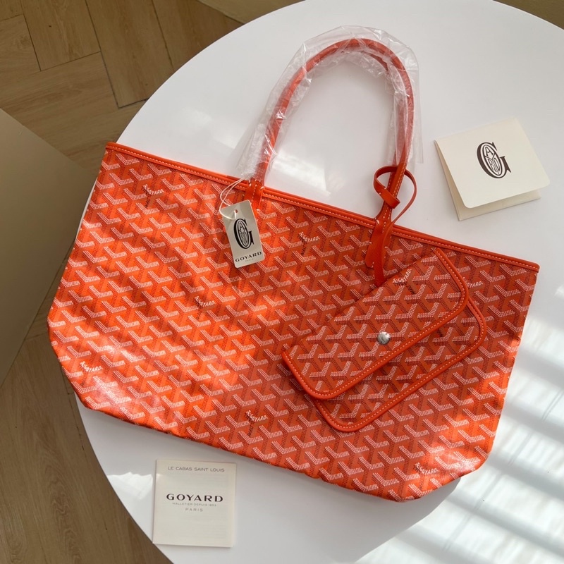 Maison Goyard - *The new incarnation of a timeless Goyard classic, the  Bellechasse Biaude MM highlights the ever-enduring appeal of a staple bag  that has constantly reinvented itself since it was first