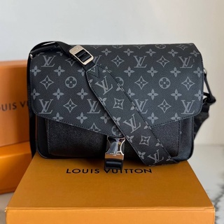 Louis Vuitton men bag 💛 งานออริ    เป็นรุ่นใหม่สวยมากทำจากหนังแท้