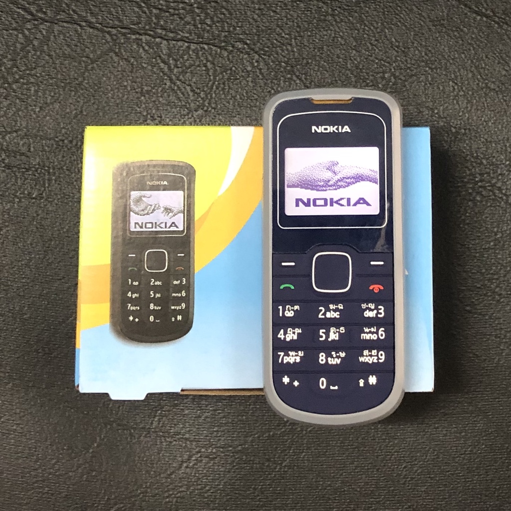 Nokia 1202 โทรศัพท์ลูกอมคลาสสิกปุ่มเก่าพร้อมปุ่มไฟฉายนักเรียนผู้สูงอายุผู้สูงอายุเครื่องสแตนด์บายนาน