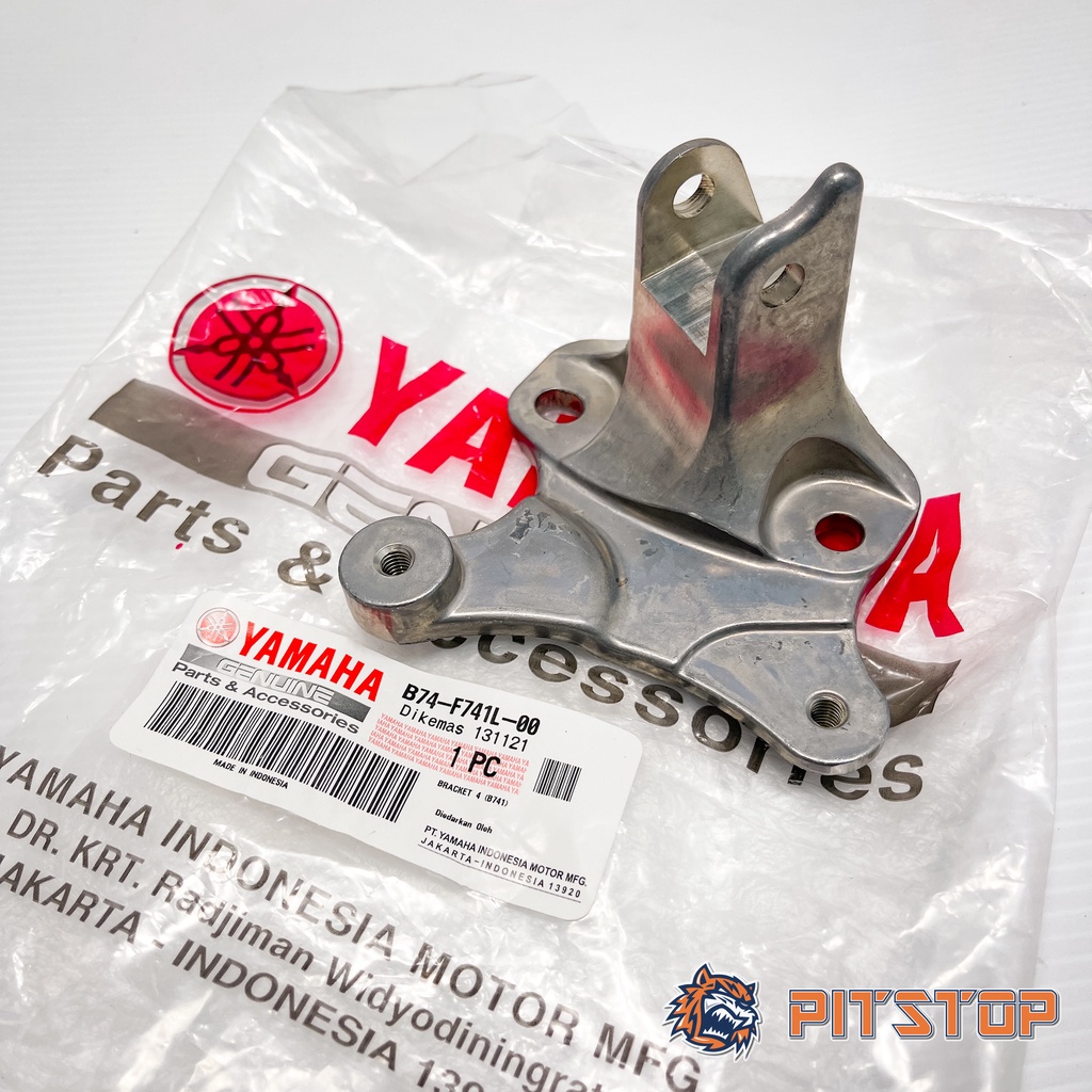 XMAX FOOT REST STAY HLY YAMAHA B74-F741L-00 B74-F742L-00 L/R