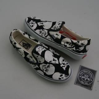 Vans Slip On Skull รองเท้าผ้าใบลําลองสีดําสีขาว