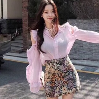 Fashion Set เสื้อกระดุมหน้า แขนยาวเว้าไหล่ ผ้าโรนัลโด้ มาคู่กระโปรงสั้นพิมพ์ลายดอกไม้