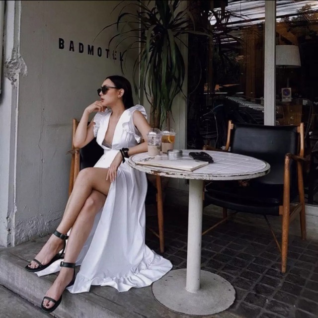 Used like new  veena dress เดรสของ loonnystore สีขาวยอดฮิต