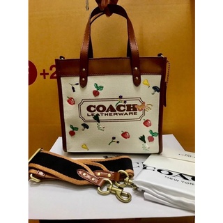 FIELD TOTE 22 WITH GARDEN EMBROIDERY COACH BADGE