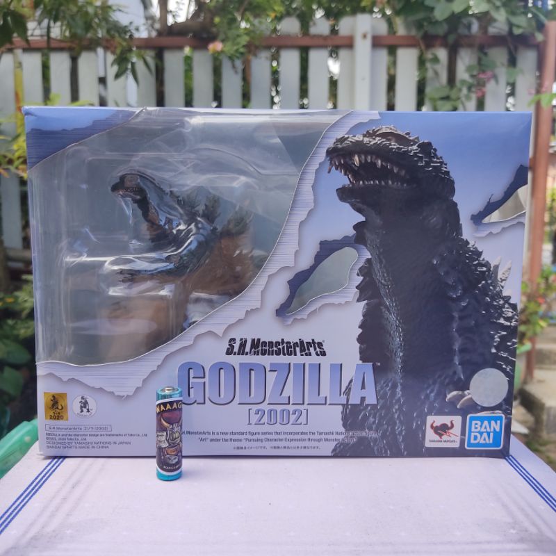🔥มีของพร้อมส่ง🔥 ของแท้ S.H. MonsterArts Godzilla 2002 มือสอง สภาพตั้งโชว์ มีตำหนิมุมกล่อง ใต้กล่องมีรอยลอกสติกเกอร์